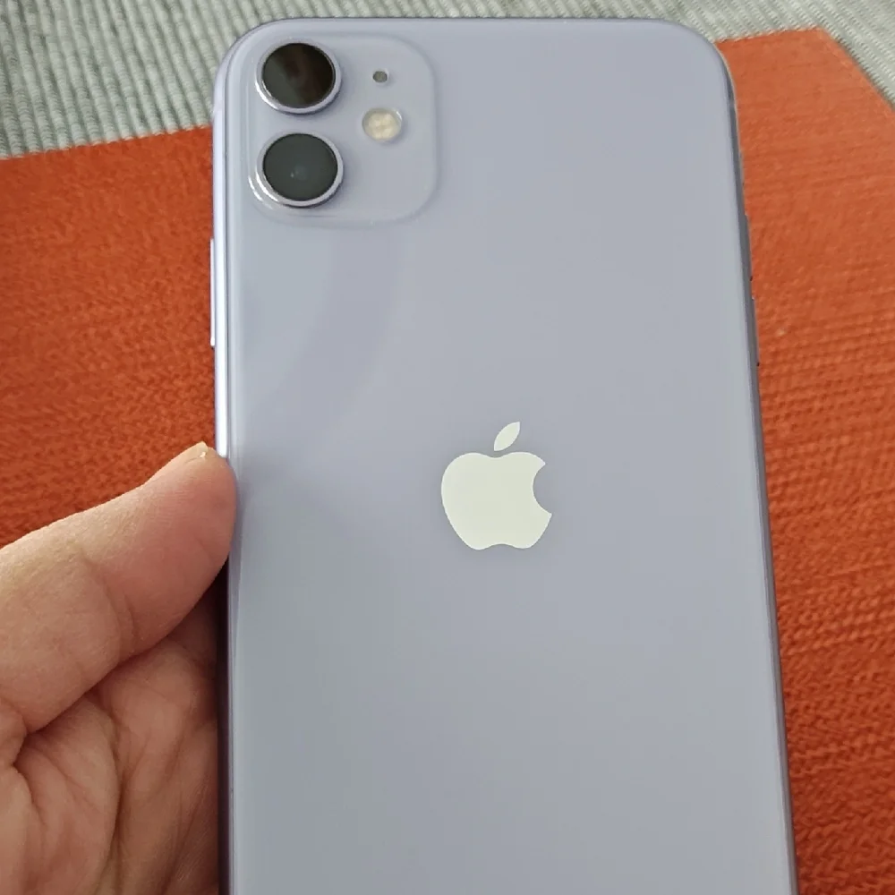 Apple iPhone 11 in Soft Purple